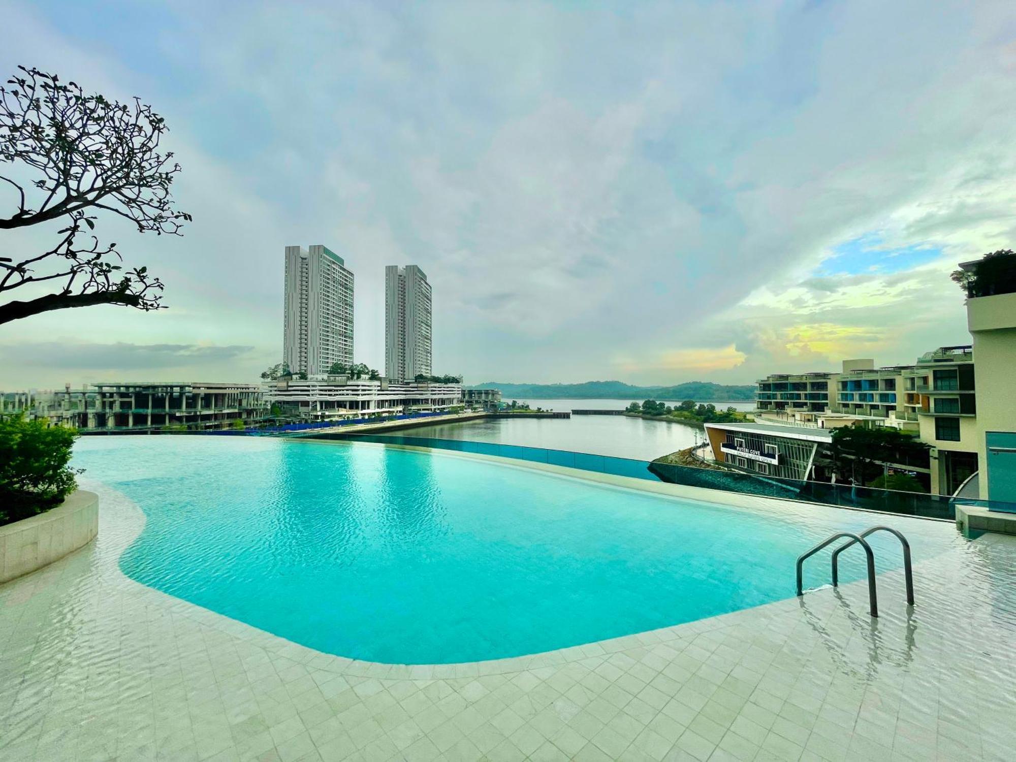 Pinetree Puteri Harbour @ Uha Apartment Nusajaya  Exterior photo