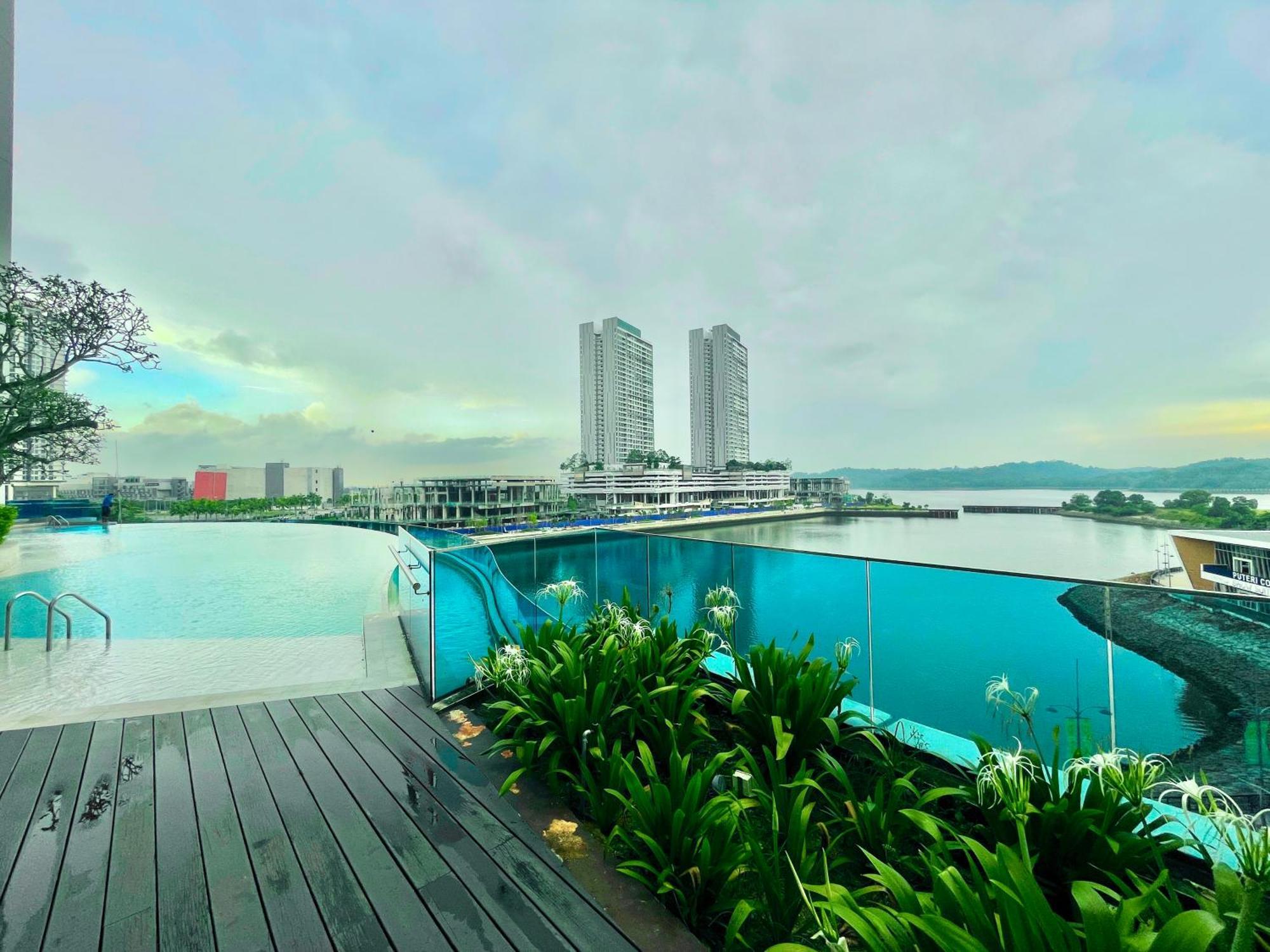 Pinetree Puteri Harbour @ Uha Apartment Nusajaya  Exterior photo